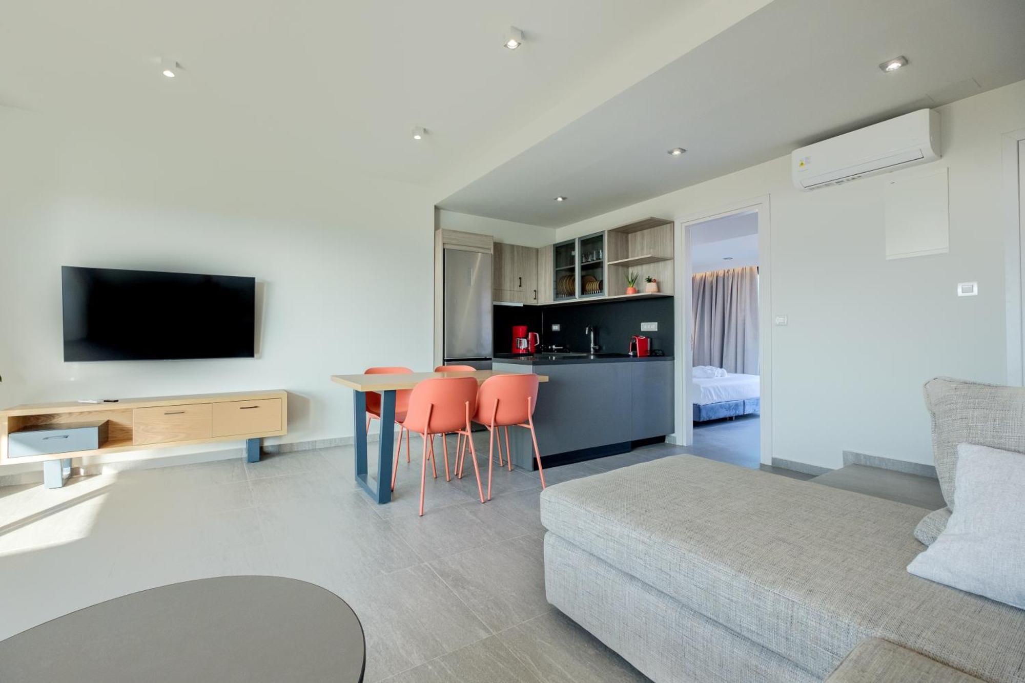Appartamento Sky-High 70Sqm Penthouse W. Stunning Views - 05 La Canea Esterno foto